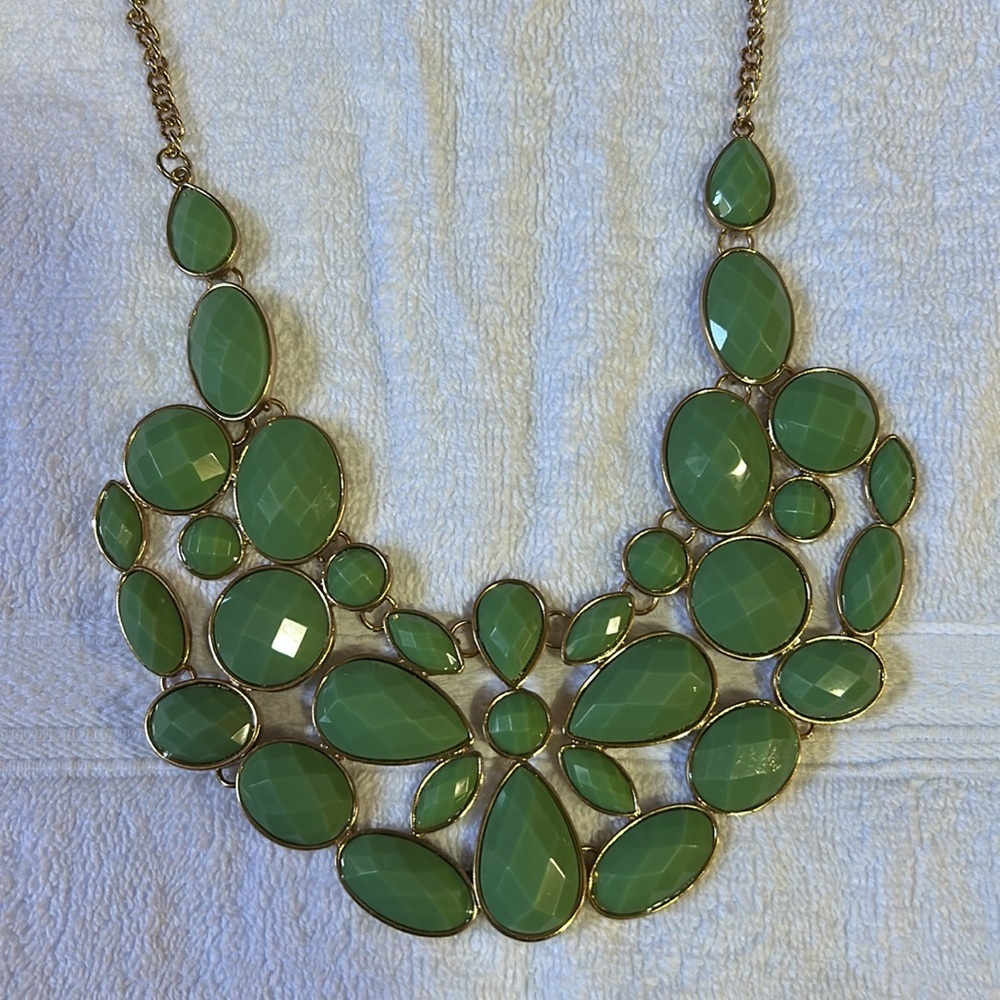 Icing Green Statement Necklace - Picture 2 of 3